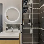 Appartement 200m De La - Pour 4 Avec Balcon
