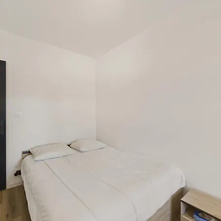 200m De La - Pour 4 Avec Balcon Lejlighed