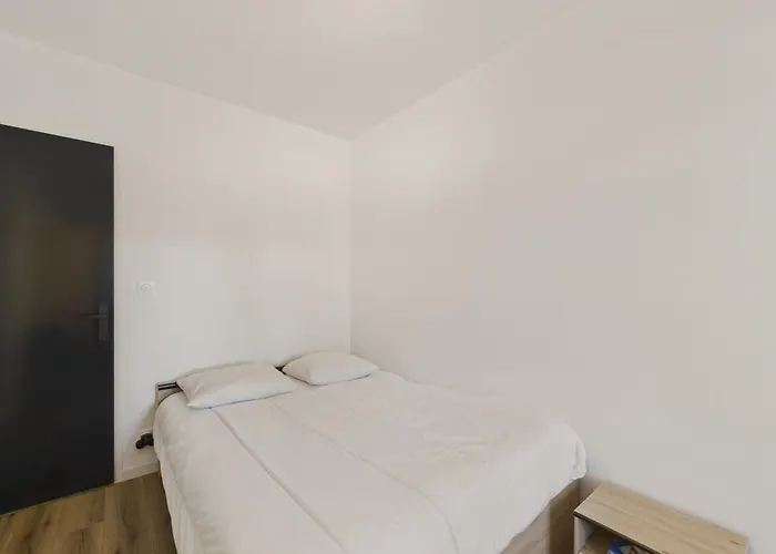 200m De La - Pour 4 Avec Balcon 公寓